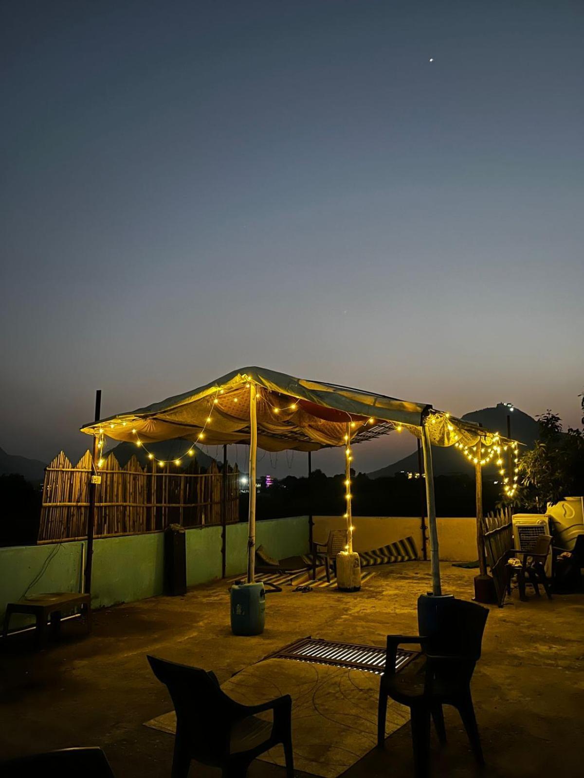 פושקאר Veera'S Hostel מראה חיצוני תמונה